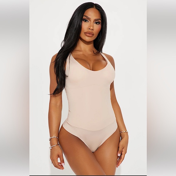 NWT❣️🤎🦵🏽👁️Thong Shapewear Bodysuit Sz. Med👁️🦵🏽🤎 - Picture 3 of 3